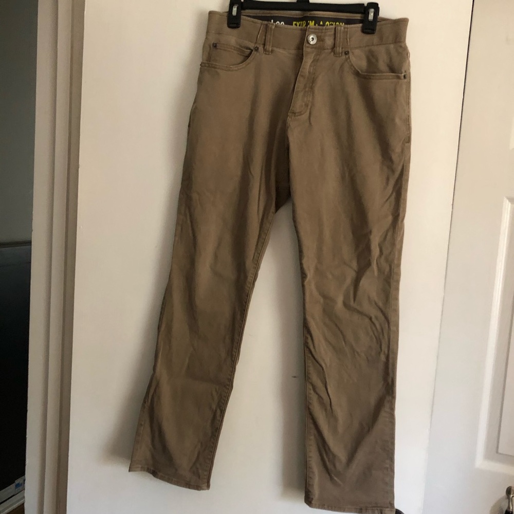 Lee Extreme Motion Straight Fit Tapered Leg